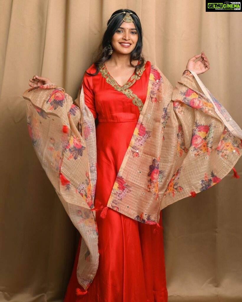 Sanchita Shetty Instagram - Happy Krishna Janmashtami 🙏❤️ May his divine presence always light up your life. Photography captured by : @aaronprince_photography Costume : @naziasyedofficial Makeup-hairstyle : @makeup_by_jayanthi #peace #joy #love #salwar #salwarsuits #red #happykrishnajanmashtami #krishnajanmashtami #krishnaconsciousness #harekrishna #krishna #krishnalove #radhekrishna #radhe #radheradhe #krishnakrishna #sanchita #sanchitashetty #spreadlovepositivity ❤️