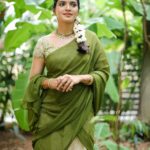 Sanchita Shetty Instagram - Happy Onam 🌺🌼🌸🪷 Photography 📸📸 : @aaronprince_photography Wardrobe: Makeup & Hair : @isanchitaa 💃💃 #peace #joy #love #saree #sareelove #halfsaree #festival #festivevibes #onam #sanchita #sanchitashetty #spreadlovepositivity ❤️