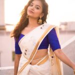 Sanjana Tiwari Instagram - Happy Onam 🌸 Shot by @varshithaa.govardan ❤️ Styled by @_divyakarthika ✨ Jewels @narayanapearls Thank you for this beautiful saree @roopa_ravi_mua 💕