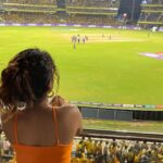 Sanjana Tiwari Instagram - Yellow hearts 💛💛💛💛 jersey ossi la kudupanga nu nenachu orange tee potu vandhuten. :p @cskfansofficial @chennaiipl