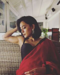 Sayani Gupta Instagram - 🍷🅱️🎈

#happyhandloomday everyday!