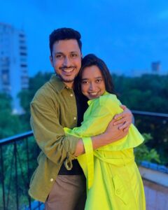 Sayani Gupta Instagram - Trying to work but mostly laughing on a happy rainy day 🌧️ 

📸: @rohitmalekar1