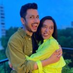 Sayani Gupta Instagram - Trying to work but mostly laughing on a happy rainy day 🌧️ 📸: @rohitmalekar1