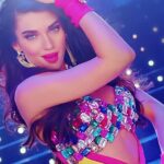 Scarlett Mellish Wilson Instagram - “Life in Plastic.. it’s fantastic! I too can do Barbie !” #bollybarbie @zeemusiccompany 🎥 edit @mitesh.mehtaa MUA & hair @ishita_rishabh_awasthi @sangeetaandishitakhanna #musicvideo #musicvideoindia #bollywoodbarbie #scarlettwilson #meihoonselfie #selfie #barbieworld #india
