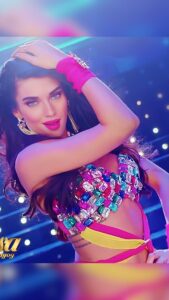 Scarlett Mellish Wilson Instagram - “Life in Plastic.. it’s fantastic! I too can do Barbie !” #bollybarbie @zeemusiccompany 🎥 edit @mitesh.mehtaa MUA & hair @ishita_rishabh_awasthi @sangeetaandishitakhanna #musicvideo #musicvideoindia #bollywoodbarbie #scarlettwilson #meihoonselfie #selfie #barbieworld #india