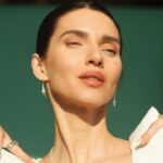 Scarlett Mellish Wilson Instagram - “Cover me in sunshine” .. And @christinrangerjewellery new summer collection ! #ad skin @alumiermduk Make up @trinnylondon 📸 @scarlettwarrick #jewelleryad #britishmodel #model London, United Kingdom