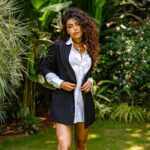 Seerat Kapoor Instagram - Suit up 👜 H&M @makeupbykamaljeet Styled by @makeupbykamaljeet Photography @atulyachitr @atulr