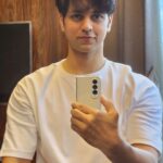 Shakti Arora Instagram - Wanted to meet my younger version..🙋‍♂️ Yay or Nay! . . #shaktiarora #cleanshaven
