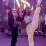Shakti Mohan Instagram - A mad MSL day 🤘🏼 #MohanSistersLive ⚡️ @muktimohan @neetimohan18 @mohansisterslive #supergrateful 👏🏼