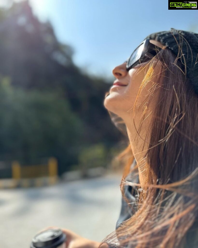 Shakti Mohan Instagram - some yoga & caffeine 🧘🏽‍♀️☕️⛰️ #cantgetbetter 🍃