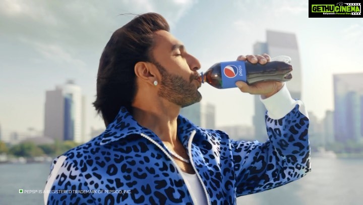 Shakti Mohan Instagram - Duniya keechenge neeche , but you got to rise up baby!!! What a treat to watch this @pepsiindia @ranveersingh Much love & support! #PepsiRiseUpBaby