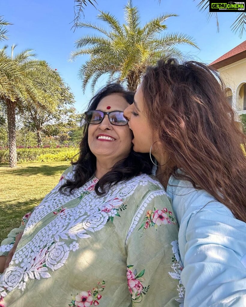 Shakti Mohan Instagram - A mother like no other @kusum8114 Happy birthday mattuuuu ☀️ Absolutely no one like you in the world You’re jus edible… love youuuuu my mommy🤍 Check out papa’s jealousy in the last picture 🤦🏻‍♀️ @sula_vineyards #sulavinyards #sulalife