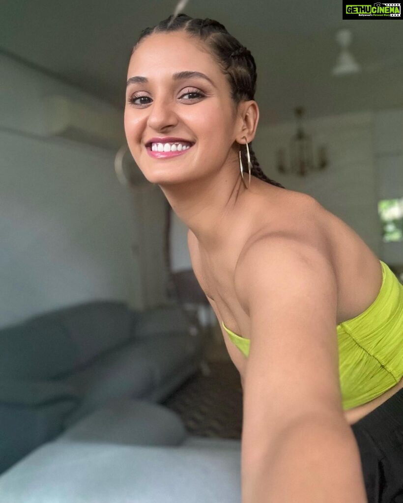 Shakti Mohan Instagram - It’s a good day to be happy 🙌🏼 Super grateful for this incredible journey 🌸 Love you all 🙏🏻 #feelingblessed