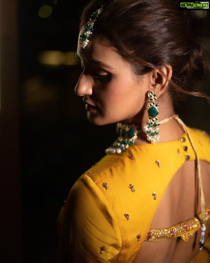 Shakti Mohan Instagram - and it was All… Yellow 🌻 Loved this look for @mohansisterslive Hyderabad ✨ HMU - @ritickasjalan @rasilaravariamua Outfit - @ease_kv Jewellery- @aquamarine Stylist - @dharagandhistylist 📸 - @_smfilms @rahatmakhani @premavshetty @_shraddhabobade_ @jagtap721 #MSL #mohansisterslive