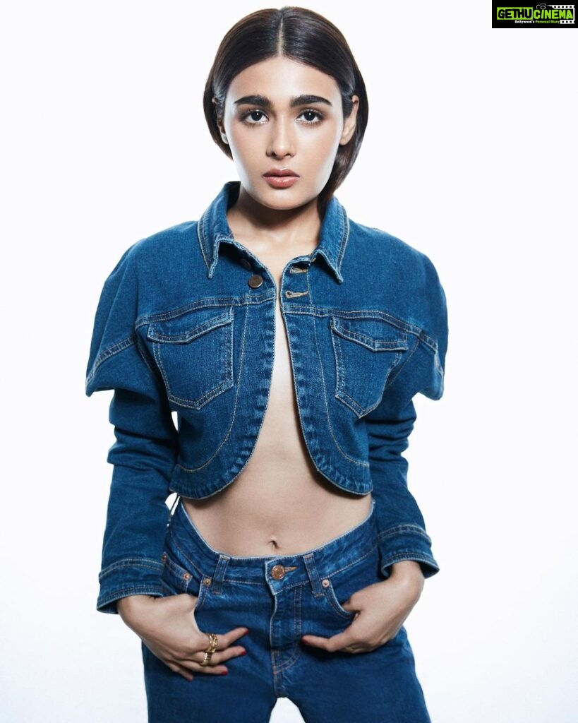 Shalini Pandey Instagram - Strike a pose ⚡️🎶