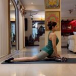 Shamita Shetty Instagram - Flexibility is an important component of fitness! A sufficient and efficient stretching routine Is critical to smooth, effective and injury free training. Stretching ensures the joints are well lubricated, mobile and all set to move through full range of motion during the exercises. Tight muscles are prone to injury and negatively affect quality of life. Even day to day activities seem to be a daunting task due to stiffness in body. In the post are just a few of various mobility and flexibility exercises I do before the main exercises or on days dedicated to just stretching. Caution- If you are a tyro, make sure you perform these exercises under supervision of an experienced professional who will prescribe drills according to your unique flexibility limits and fitness level. @clubrpm @yashmeenchauhan #mondaymotivation #stretches #workoutroutine #gymgirl #stronggirl #training #gym #happyme #workoutwithshamita