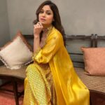 Shamita Shetty Instagram - Wearing Sunshine today 🌞☀️🙆‍♀️ Outfit : @punitbalanaofficial Jewellery : @curiocottagejewelry @stylebysaachivj #holi #colors #friends #ootd #love #peace #gratitude