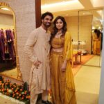 Shamita Shetty Instagram - Wearing Sunshine today 🌞☀️🙆‍♀️ Outfit : @punitbalanaofficial Jewellery : @curiocottagejewelry @stylebysaachivj #holi #colors #friends #ootd #love #peace #gratitude