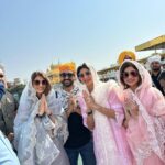 Shamita Shetty Instagram - Beautiful Monday❤️🎀 👗 @theloom.in #blessed #goldentemple #gratitude #love