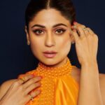 Shamita Shetty Instagram - 🧡 Outfit : @supriamunjalatelier Earrings : @ayanasilverjewellery Ear cuffs and Rings : @simsumfinejewelry Rings : @kaj.finejewellery @diosaparis Style by : @styledbychandani @style.cell Assisted by : @thecrazy_fattygirl , @ishikakakkad , @ddrishtirawal Photography by : @visualaffairs_va Hair by : @kantamotwani @kromakaysalon . . . . #feminanykaabeautyawards #ootn #glam #love #happyme #gratitude #glam