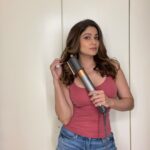 Shamita Shetty Instagram - Finishing strong with the revolutionary flyaway attachment of the Dyson Airwrap 💗 Safe to say, good hair days are back! #dysonairwrap #dysonindia #dysonhair #gifted