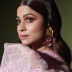 Shamita Shetty Instagram - 🦋 Saree: @archanaraolabel Jewellery: @varunadjani Stylist: @styledbychandani Assisted by : @khushaliichauhan Hair : @kantamotwani @kromakaysalon Photographer: @visualaffairs_va Management: @viniyardfilms @jubinrajeshdesai @kushalsampat