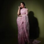 Shamita Shetty Instagram - Simplicity is the ultimate sophistication ❤️ - Leonardo da Vinci Saree : @archanaraolabel Jewellery : @varunadjani Stylist @styledbychandani Style Team: @khushaliichauhan @ipshitaaroraaa @rashi_works 📸 @visualaffairs_va Hair : @kantamotwani assisted by @farzana.kromakay @kromakaysalon Management: @viniyardfilms @jubinrajeshdesai @kushalsampat #lokmatstyleawards2023