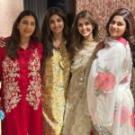 Shamita Shetty Instagram - Family ❤️🦋🤗 #rakshabandhan #diner #family #love