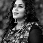 Shamna Kasim Instagram - Don’t tell people about your dreams.. Show them … Styling: @vasudevan.arun Costume: @thanzscouture Pics: @v_capturesphotography Hairstylist: @hairartistpoojagupta Personal staff: @pranay_kohli @etvtelugu2708 #dheepremierleague #lovemyjob #lovemyself 🧿
