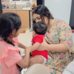 Shamna Kasim Instagram - #nilavenilave #chattakari #beautifulmelody #playingwithkkids #lullaby #malayalammelodies Dubai, United Arab Emirates