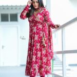 Shamna Kasim Instagram - The most beautiful thing that u can wear is confidence…. Costume: @riti_boutique Pics: @v_capturesphotography Hairstylist: @hairartistpoojagupta Personal staff: @pranay_kohli @etvtelugu2708 @etvwin #dheepremierleague #lovemyjob 🧿