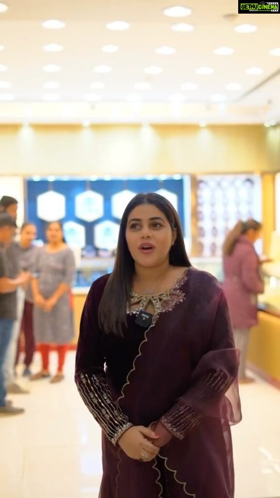 Shamna Kasim Instagram - Azyan Gold & Diamonds stays unique and special with so many features, including that there’s no making charge for many of the collections, light weight ornaments, diamonds in incredible designs, and many more. There are various designs, including antique, traditional, Chettinadu, etc., to make your beauty even more enhanced. To transform your days into elegant ones with glittering gold and diamonds, do visit Azyan Gold & Diamonds right away. It’s now available in Sharjah too to fulfil your jewellery desires. MIA Mall, Nesto Hypermarket, Al Nahda Sharjah BRANCH - DUABI AL NAHDHA NESTO MALL #azyangolduae