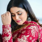 Shamna Kasim Instagram - The most beautiful thing that u can wear is confidence…. Costume: @riti_boutique Pics: @v_capturesphotography Hairstylist: @hairartistpoojagupta Personal staff: @pranay_kohli @etvtelugu2708 @etvwin #dheepremierleague #lovemyjob 🧿