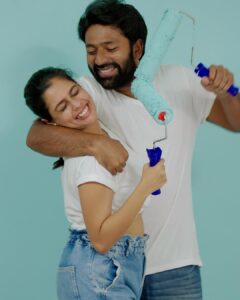 Shanthanu Bhagyaraj Instagram - It’s painting time ❤️🎨🥰
Watch our new video
 “Home Makeover” with @nipponpaintindia on #WithLoveShnthnuKiki 💛
(Channel link in bio) @kikivijay11 

#paint #homepainting #nippon #nipponpaint #homemakeover