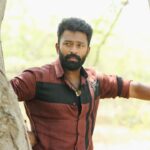 Shanthanu Bhagyaraj Instagram - #RaavanaKottam 🤎 #இராவணகோட்டம் 🤎 @ravi_krg1967 @vikramsugumaran96 @prabhakaranjustin @vetrivelmahendran_dop @narmadhaveni @saregamatamil @donechannel1 @teamaimpro #KayalAnandhi @njsatz #kannanravigroup @editorkishore