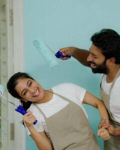 Shanthanu Bhagyaraj Instagram - It’s painting time ❤️🎨🥰
Watch our new video
 “Home Makeover” with @nipponpaintindia on #WithLoveShnthnuKiki 💛
(Channel link in bio) @kikivijay11 

#paint #homepainting #nippon #nipponpaint #homemakeover