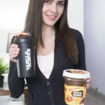 Shazahn Padamsee Instagram - Finally found a way to beat those mid day hunger pangs without compromising on my diet! 🙌 All thanks to @musclescience.india’s chocolate peanut butter which is loaded with protein it’s so delicious! Check it out now #MuscleScience #PlantBased #PeanutButter #Ad