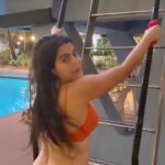 Shenaz Treasurywala Instagram - They say do one thing everyday that scares you. Umm 🤔😅 Any tips on pool diving from high up here? Just another Sunday in Mumbai! Yes#selfhelpsunday #poolday #pooldiving Mumbai, Maharashtra