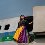 Sherin Instagram - There were, in fact, snakes on this plane 😓 Photographer - @crackjackphotography Costumes - @labelswarupa Makeup - @jiyamakeupartistry Hair - @mani_stylist_ Jewellery - @rajianand #sherin #cookwithcomali #cookuwithcomali #vijaytv #fashion #styling #travel #love #cooking EVP Film City