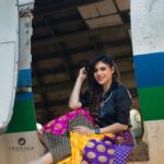 Sherin Instagram - There were, in fact, snakes on this plane 😓 Photographer - @crackjackphotography Costumes - @labelswarupa Makeup - @jiyamakeupartistry Hair - @mani_stylist_ Jewellery - @rajianand #sherin #cookwithcomali #cookuwithcomali #vijaytv #fashion #styling #travel #love #cooking EVP Film City