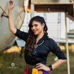 Sherin Instagram - There were, in fact, snakes on this plane 😓 Photographer - @crackjackphotography Costumes - @labelswarupa Makeup - @jiyamakeupartistry Hair - @mani_stylist_ Jewellery - @rajianand #sherin #cookwithcomali #cookuwithcomali #vijaytv #fashion #styling #travel #love #cooking EVP Film City
