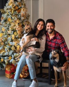 Shibani Dandekar Instagram - Merry Xmas from mine to yours @faroutakhtar #JimmyAkhtar #TysonAkhtar
🌲❤️⭐️