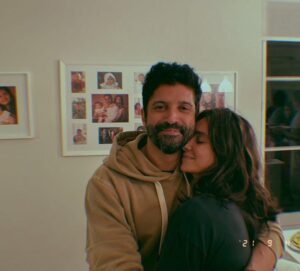 Shibani Dandekar Instagram - Been 5 and 1 in my happy place @faroutakhtar 💍❤️ Love you ♾️

photo by the fabulous @leshna18 ⭐️