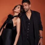 Shibani Dandekar Instagram - 🖤MOST STYLISH COUPLE 🖤 Thank you @hindustantimes @htcity This is an honour for two people that barely leave the house or get out of their pj’s 🤣 @faroutakhtar 🫶🏾 HMU @inherchair @azima_toppo photos by @tanvivoraphotography @balenciaga @magdabutrym @viangevintage #htmoststylishawards #HTMS2023