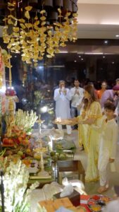 Shilpa Shetty Instagram - वक्रतुण्ड महाकाय सूर्यकोटि समप्रभ । निर्विघ्नं कुरु मे देव सर्वकार्येषु सर्वदा ॥🪔🌺🙏 ॥ गणपति बाप्पा मोरया ॥🙏 Sukhee bhava 🙌 #GanpatiBappaMorya #GaneshChaturthi #GannuRaja #grateful #blessed #happyvibes #गणपतिबाप्पा #GanpatiAarti