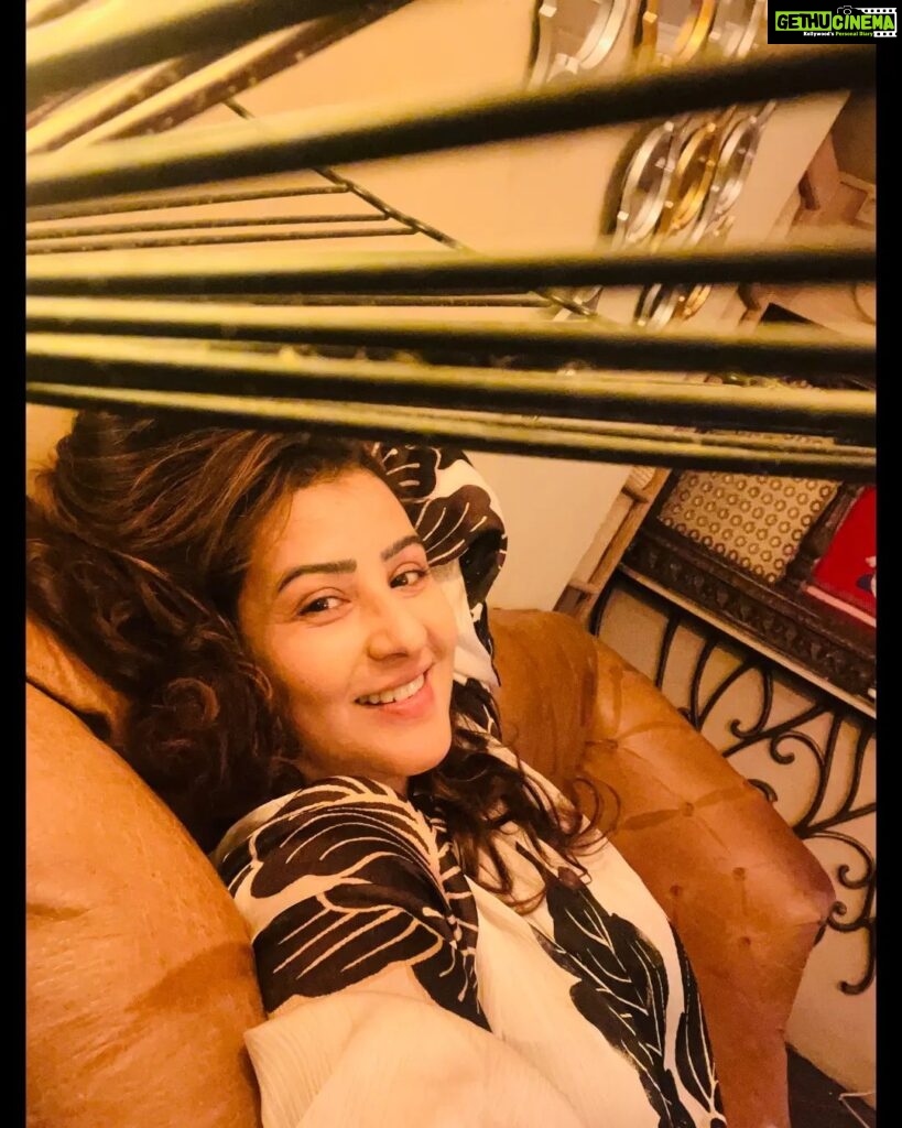 Shilpa Shinde Instagram - जन्नत से नजराना भेजा है💙 खुशियों का खजाना भेजा है🤩 कुबूल फरमाएं दिल की दुआ है🤲 बकरीद मुबारक का फ़रमान भेजा है।♥️ #eidaladha #eidmubarak #thursday #thursdayvibes #funtimes #shilpashinde #shilpians #goodafternoon #enjoy #picoftheday #eid #happyeid