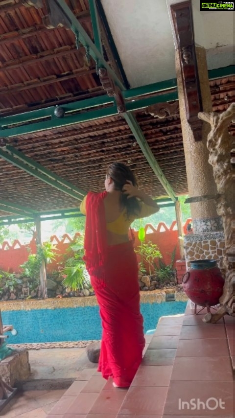 Shilpa Shinde Instagram - Kal pltegi 🤨😁😉 #Karjat #farmhouse #saree #sareelove #funtimes #reelsinstagram #monday #mondayvibes #shilpashinde #reels #trending #instareels #entertainment #explorepage #funnyvideos #mondayspecial #latamangeshkar #karjatfarmhouse #bhojpuri #reelsvideo