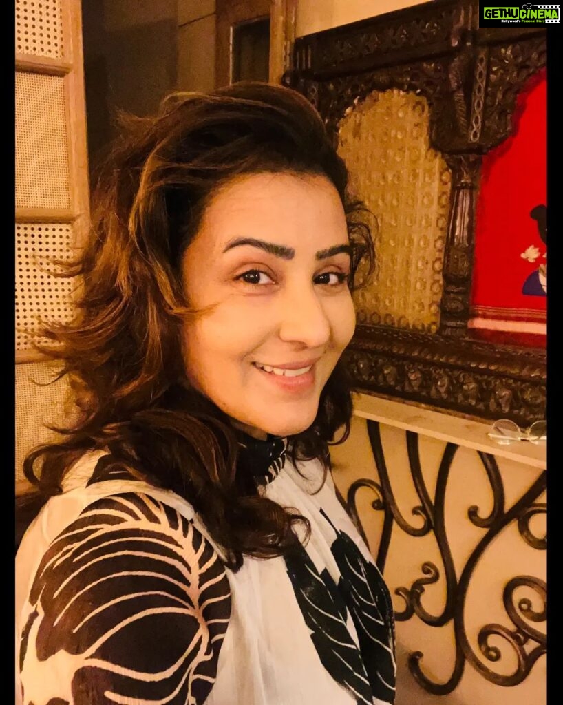 Shilpa Shinde Instagram - जन्नत से नजराना भेजा है💙 खुशियों का खजाना भेजा है🤩 कुबूल फरमाएं दिल की दुआ है🤲 बकरीद मुबारक का फ़रमान भेजा है।♥️ #eidaladha #eidmubarak #thursday #thursdayvibes #funtimes #shilpashinde #shilpians #goodafternoon #enjoy #picoftheday #eid #happyeid