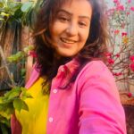 Shilpa Shinde Instagram – Socha tha aaj barish tezi se hogi toh bhigte hue pics apne fans ke liye share karungi, lekin baarish toh chakma dekar bhaag gayi😐

#ShilpaShinde #sunday #sundayvibes #funtimes #nofilter #rainyday #monsoon #sundayfunday  #goodevening #picoftheday #shilpians #fashion #enjoying