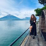 Shivaleeka Oberoi Instagram - Swiss state of mind!🇨🇭✨ #switzerland #europetravel #beautifuldestinations #interlaken #lakethun #swissalps #eurotrip Interlaken, Switzerland